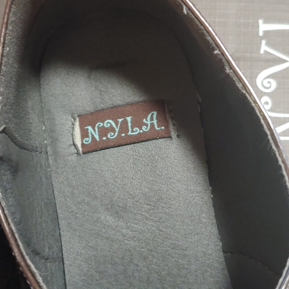 Shoes - Picture 2 of 3